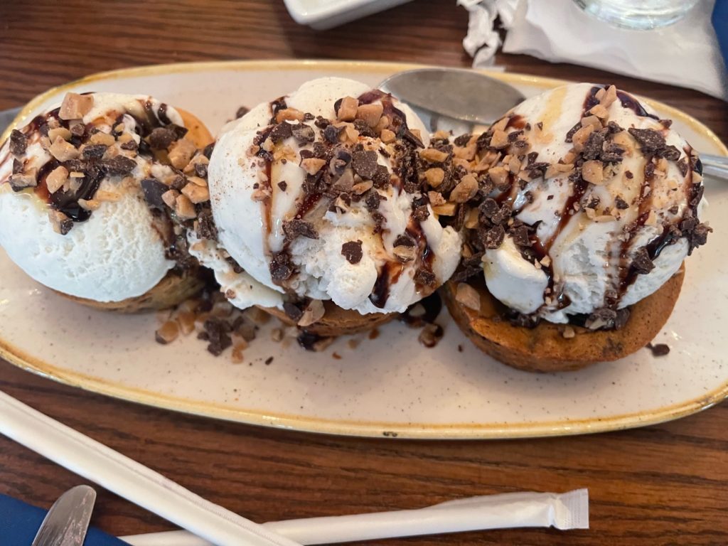 https://ourfamilyatdisney.com/wp-content/uploads/2022/09/Oooey-Gooey-Toffee-Cake-at-Liberty-Tree-Tavern-1024x768.jpg